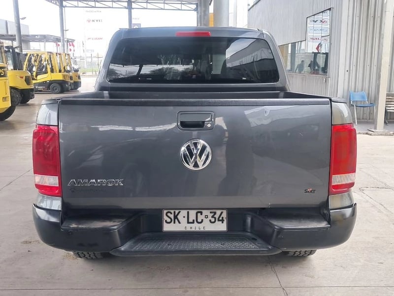 Volkswagen AMAROK TRENDLINE 2.0 4x2 MT 2023 - Imagen 7 de 20