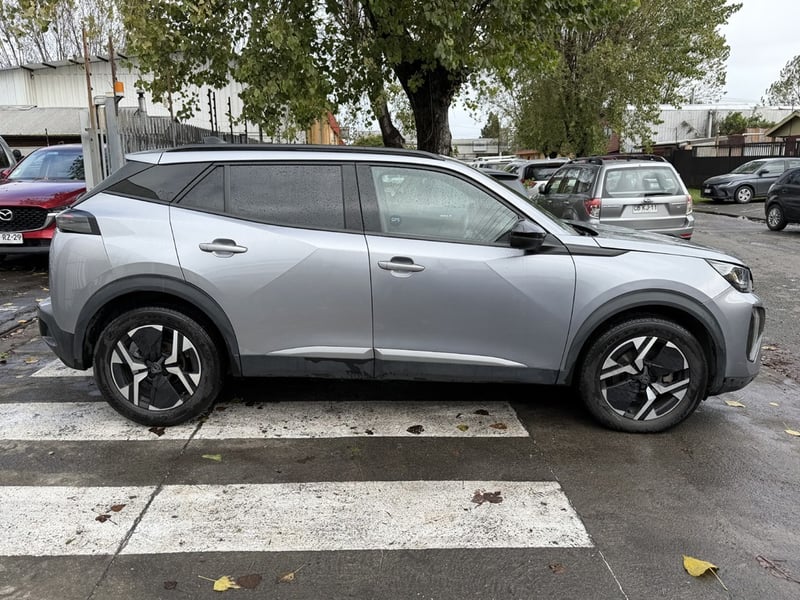 Peugeot 2008 1.5 ALLURE PACK  DIESEL AT 2025 - Imagen 4 de 20