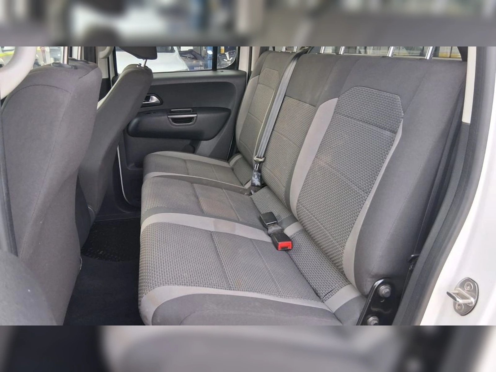 VOLKSWAGEN AMAROK 2.0 TRENDLINE  MT 4X4 DIESEL 2023 - Imagen 18 de 19