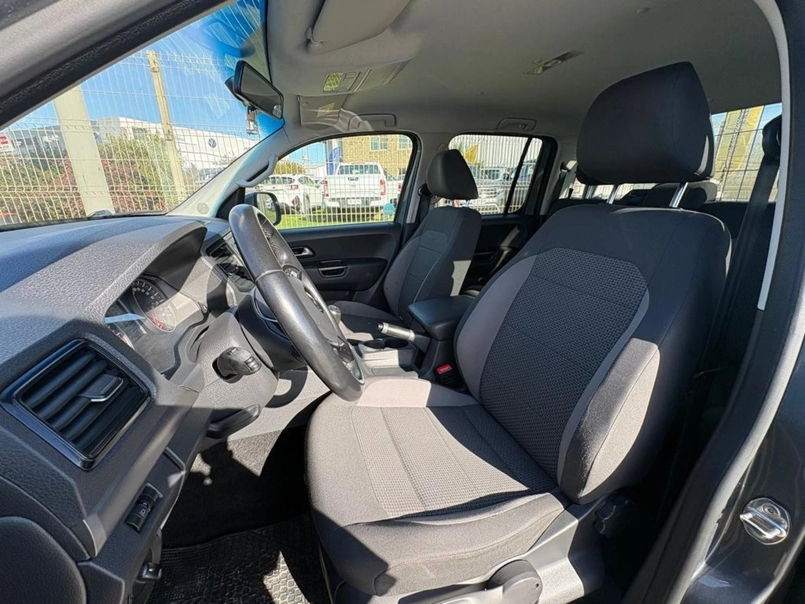 VOLKSWAGEN AMAROK TRENDLINE 4X2 MT 2023 - Imagen 8 de 13