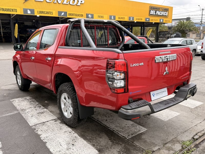Mitsubishi L200 KATANA CRT 2023 - Imagen 6 de 20