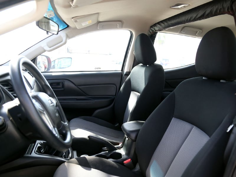 Mitsubishi L200 2.4 KATANA CRT DIESEL DOB. CAB. 4X4 MT 4P 2023 - Imagen 12 de 20