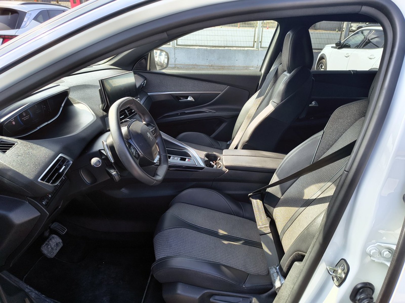 PEUGEOT 5008 1.6 ALLURE PACK 2024 - Imagen 10 de 20
