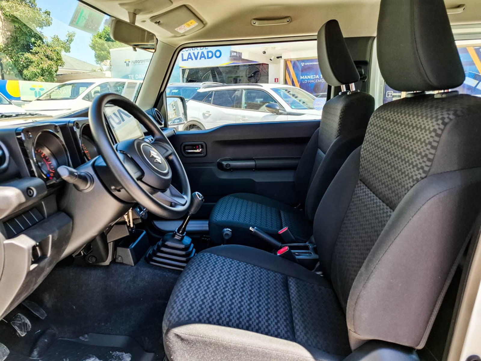 SUZUKI JIMNY 1.5 GL VALOR + IVA 2025 - Imagen 8 de 17