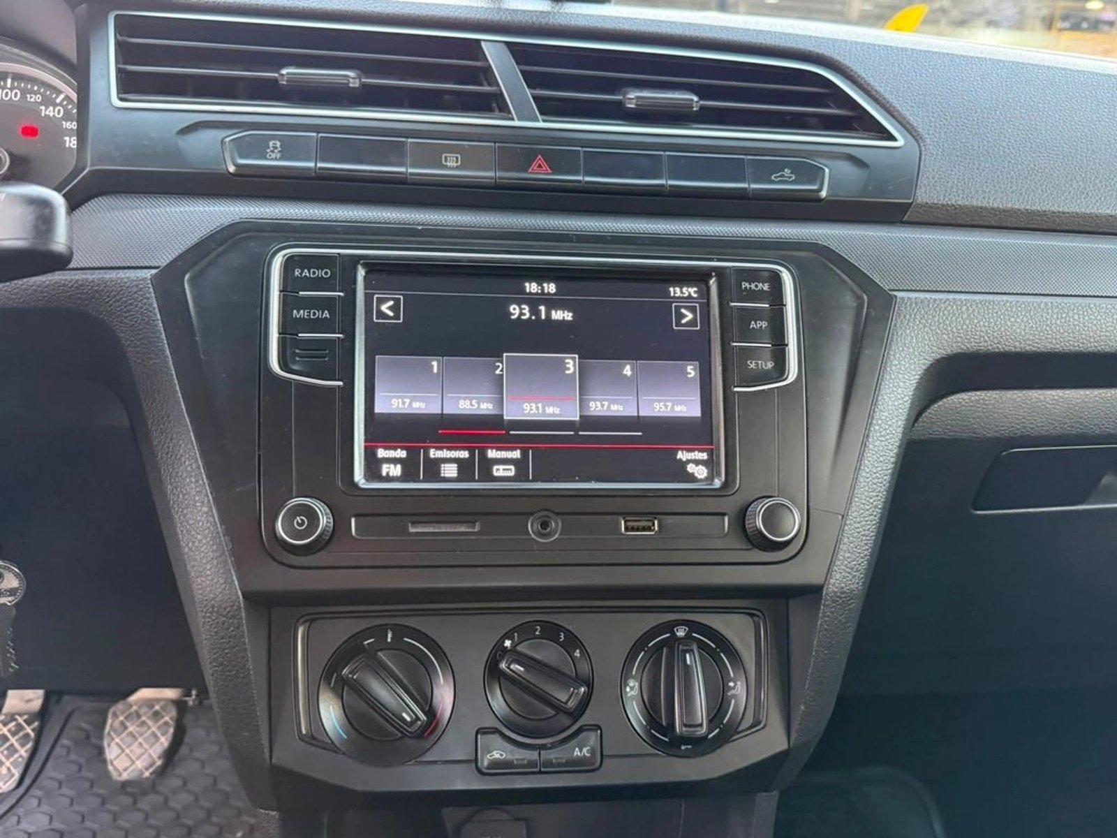 Volkswagen SAVEIRO 1.6 CAB EXT MT 2023 - Imagen 12 de 14