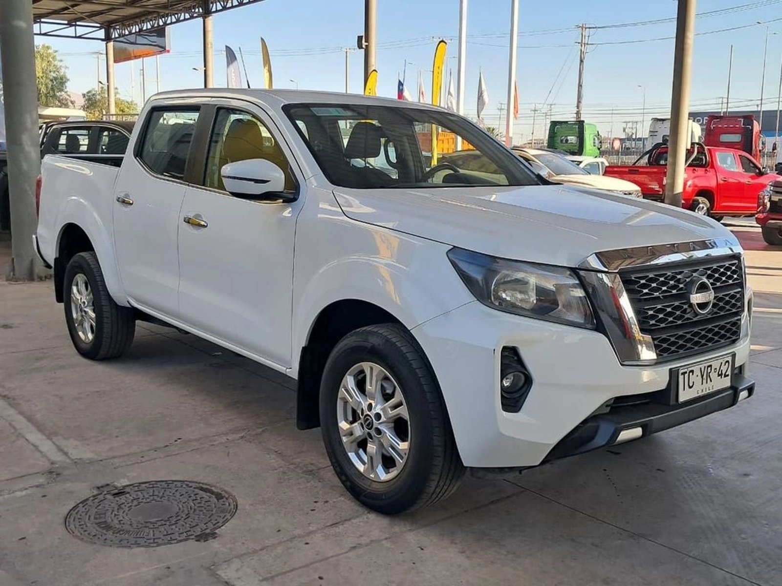 NISSAN NAVARA XE 2.3 4X2 MT DIESEL 2024 - Imagen 4 de 20