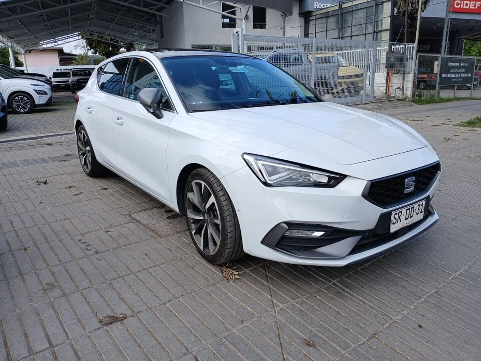 SEAT LEON Leon FR 1.4 TSI AT 2023 - Foto 3 de 17