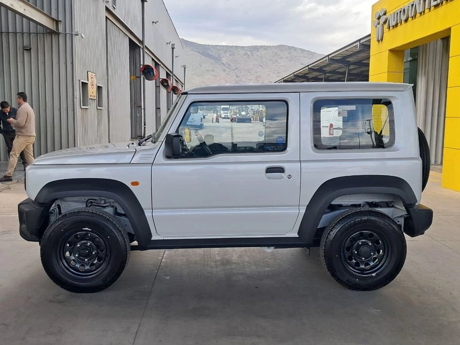 Suzuki JIMNY GL WINCHE MT 4X4 2026 - Imagen 10 de 20