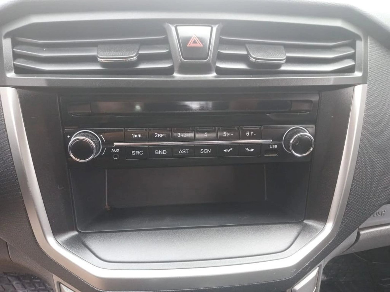 MAXUS T60 2.8 DC DX 6MT 2023 - Imagen 10 de 14