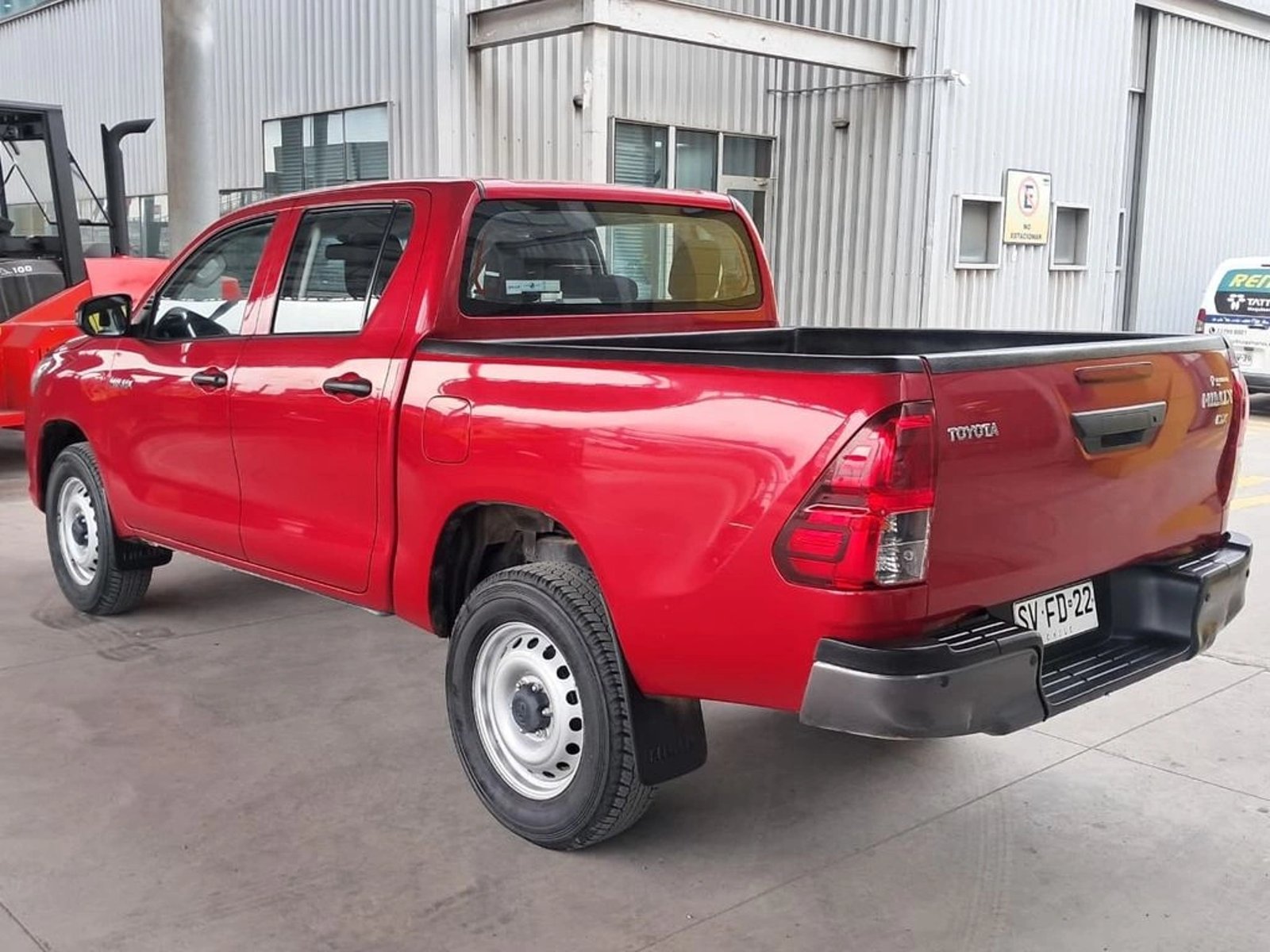 Toyota HILUX 2.4 DX 4X2 MT 2023 - Imagen 8 de 19