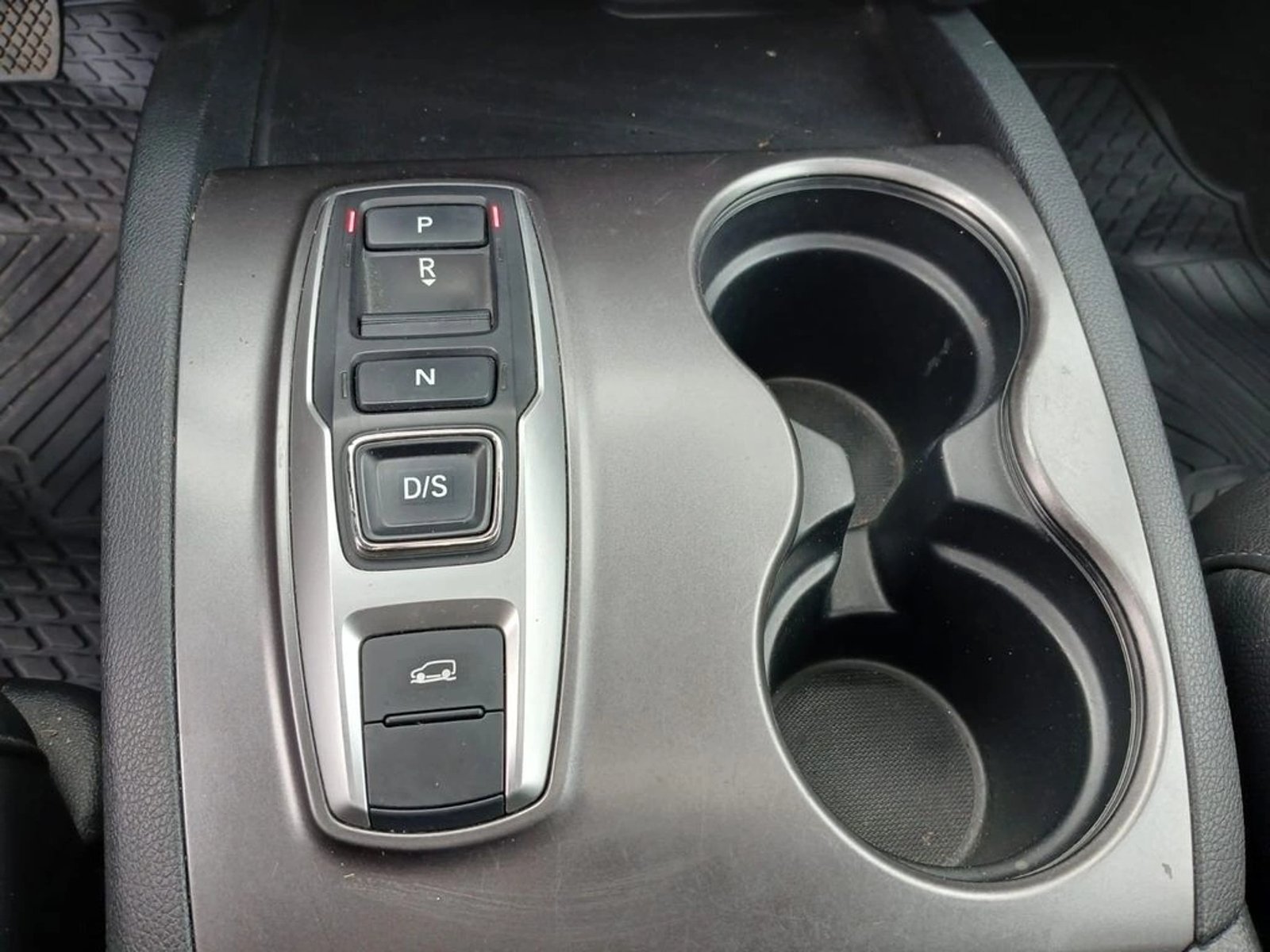 Honda PILOT PILOT Tourning 3.5 AWD 7 Pasajeros 2023 - Imagen 15 de 18