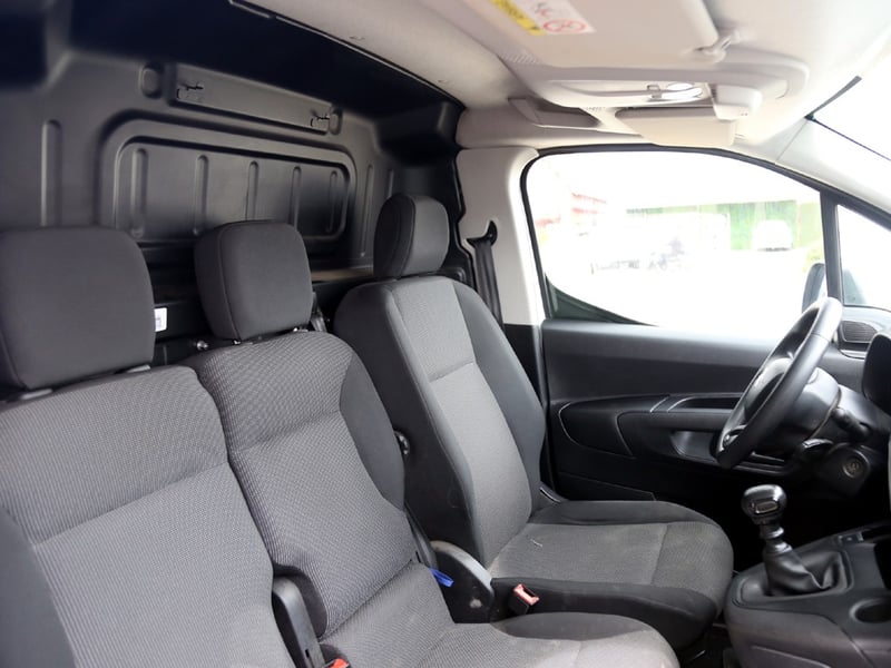 Citroën BERLINGO BLUEHDI 1.5 2024 - Imagen 17 de 20