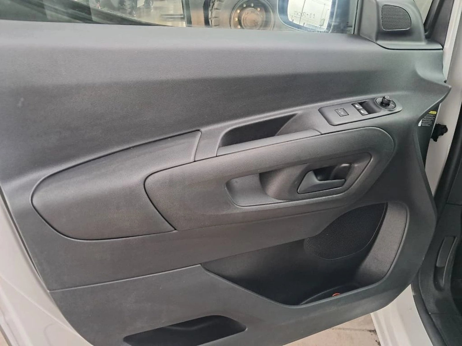 Peugeot PARTNER L1 1.5 HDI 4X2 MT 2024 - Imagen 11 de 19