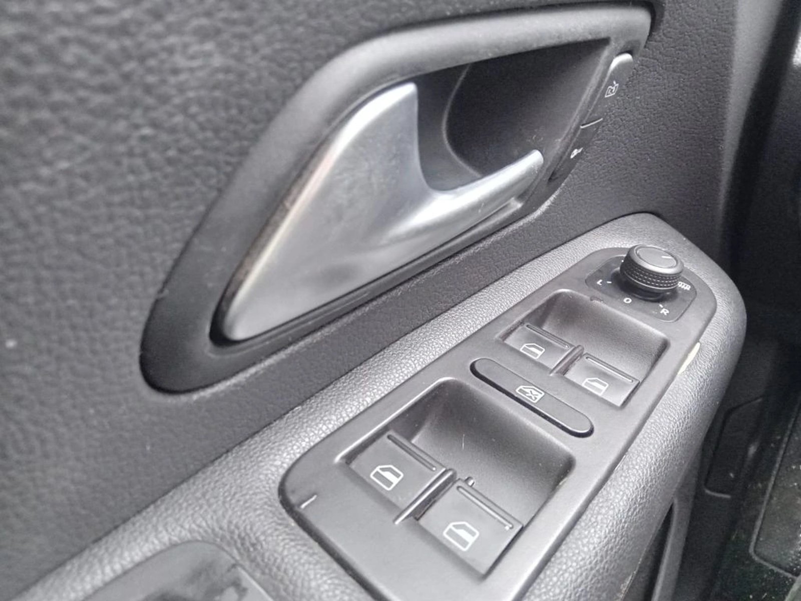 Volkswagen AMAROK COMFORTLINE 2.0 AT 2022 - Imagen 7 de 8