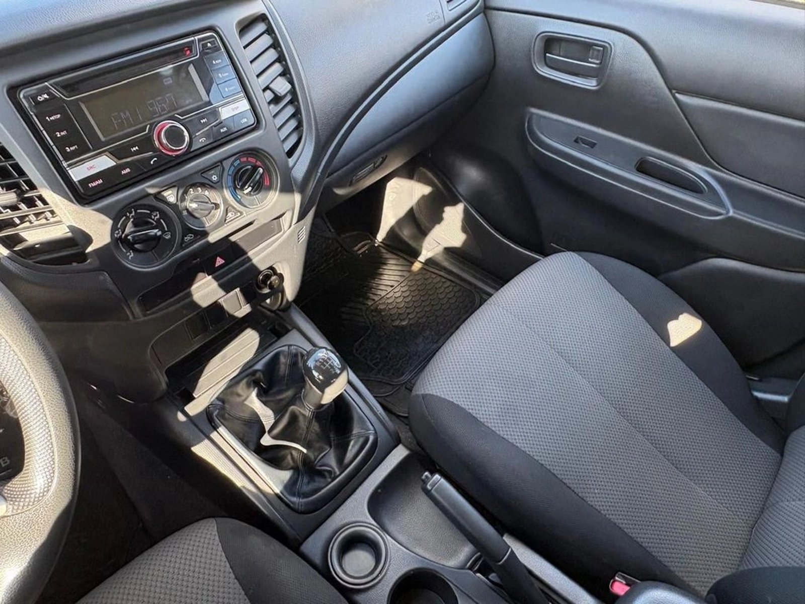 MITSUBISHI L200 KATANA CR 4X2 2023 - Imagen 10 de 12