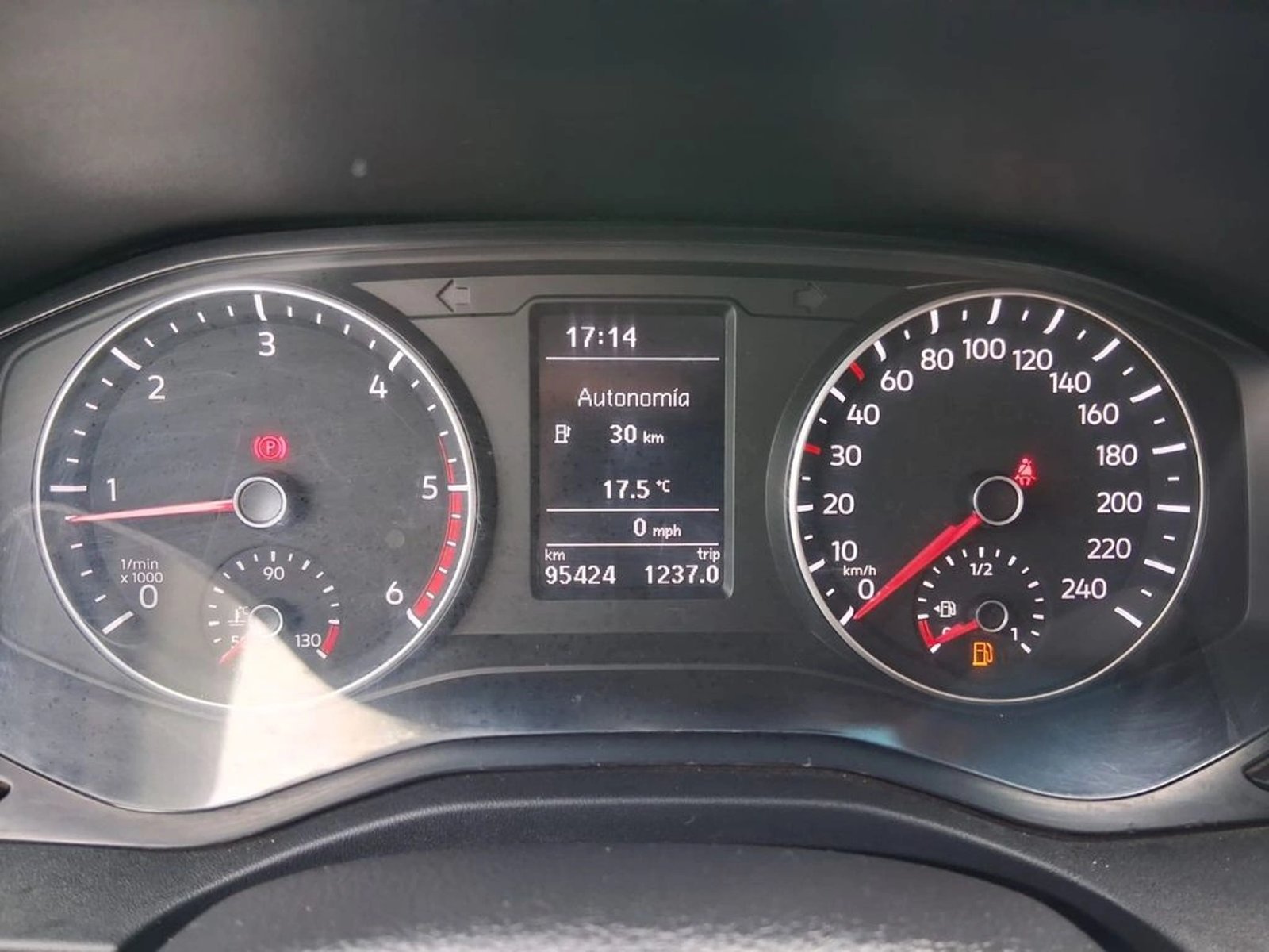 VOLKSWAGEN AMAROK 2.0 TRENDLINE MT 4X4 DIESEL 2022 - Imagen 9 de 20