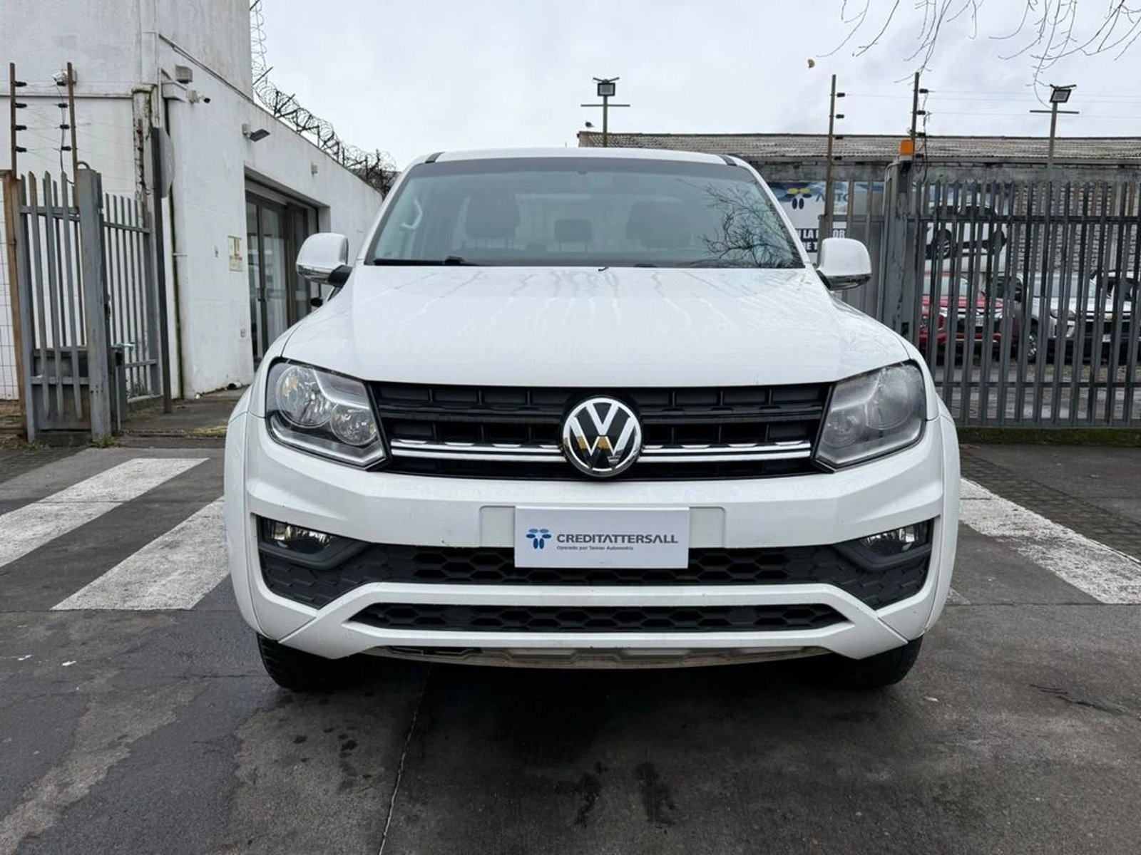 Volkswagen AMAROK 2.0 COMFORTLINE 4X4 AT 2023 - Foto 2 de 12