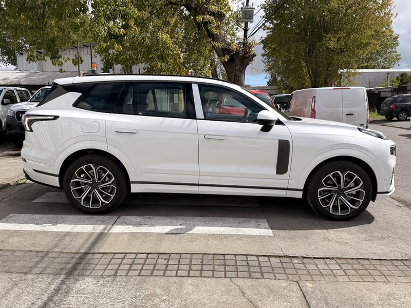 Lynk & Co 09 09 HALO Hibrido 4X4 T/A 2027 - Imagen 4 de 20