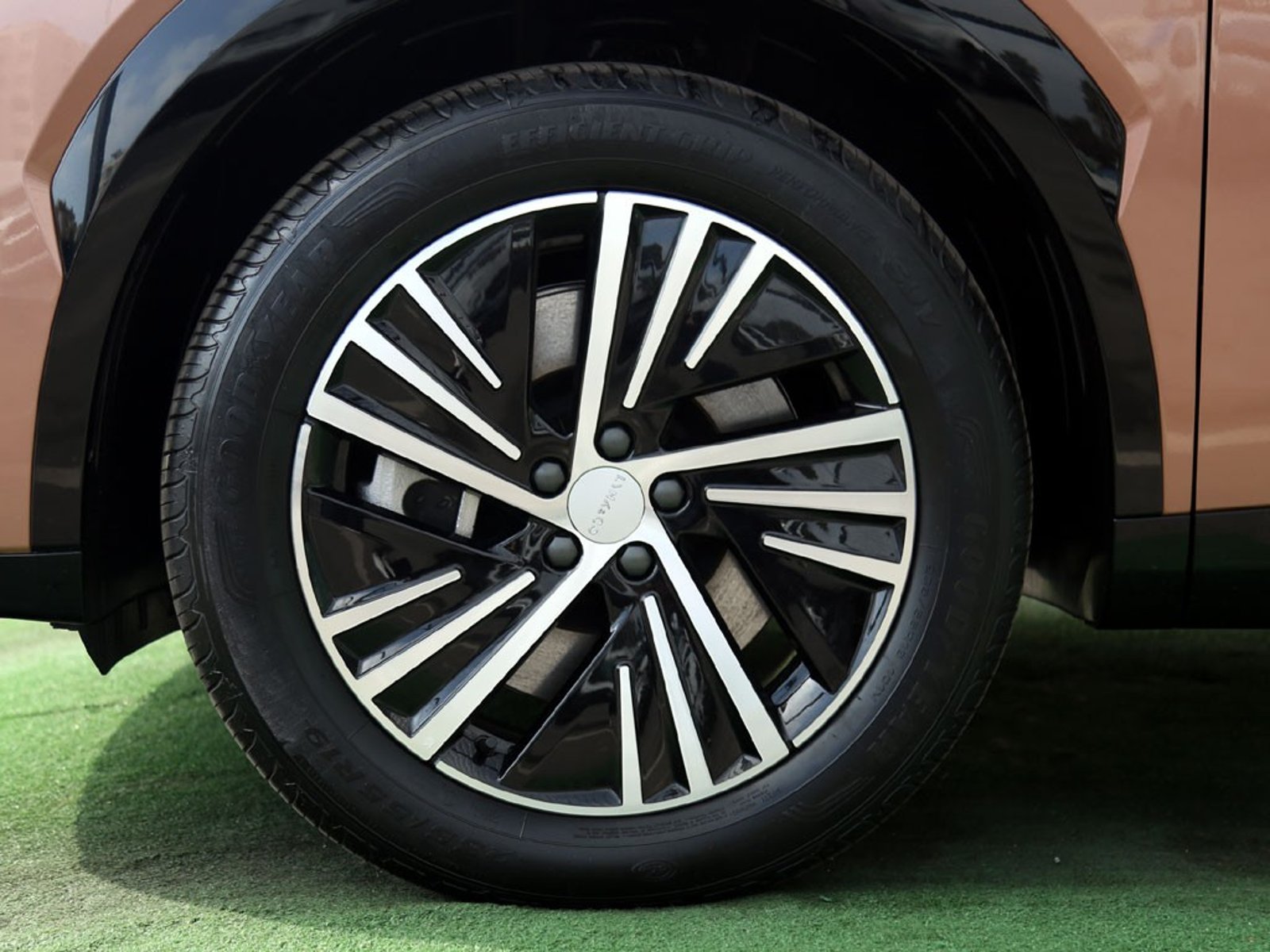 LYNK&CO 08 HALO HYBRID PHEV 1.5T 2026 - Imagen 9 de 20
