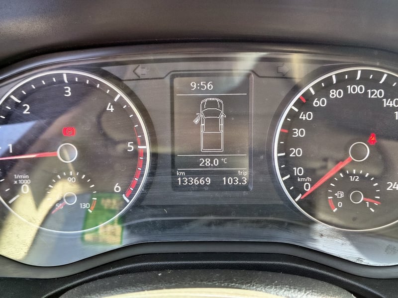 Volkswagen AMAROK TRENDLINE 4X4 2.0 2023 - Imagen 13 de 20