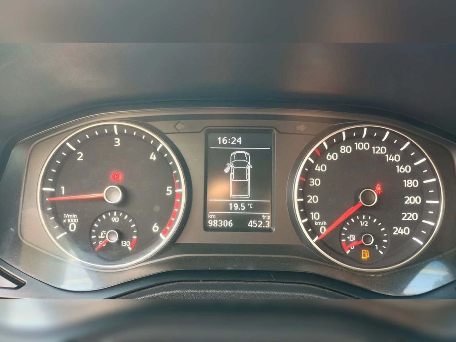 VOLKSWAGEN AMAROK 2.0 TRENDLINE DIESEL 4MOTION 4X4 DOB. CAB. MT 4P 2023 - Imagen 9 de 14