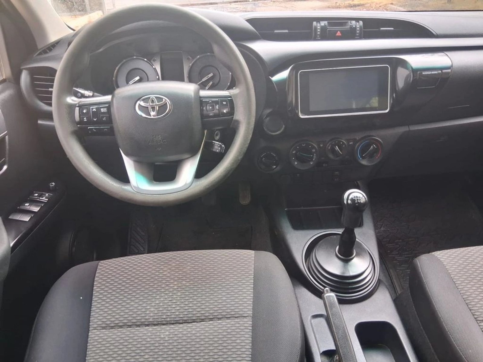 TOYOTA HILUX 2.4 DX DC 6MT 4X4 2022 - Imagen 10 de 15