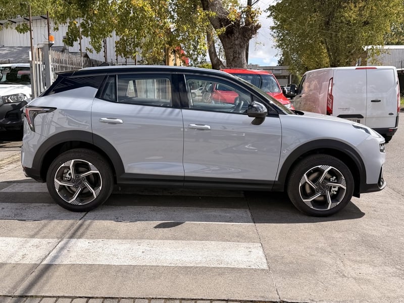 Lynk & Co 06 06 1.5T AT HALO 2027 - Imagen 4 de 20