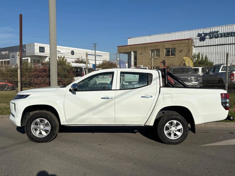 Mitsubishi L200 KATANA CR 4X2 2022 - Imagen 4 de 12