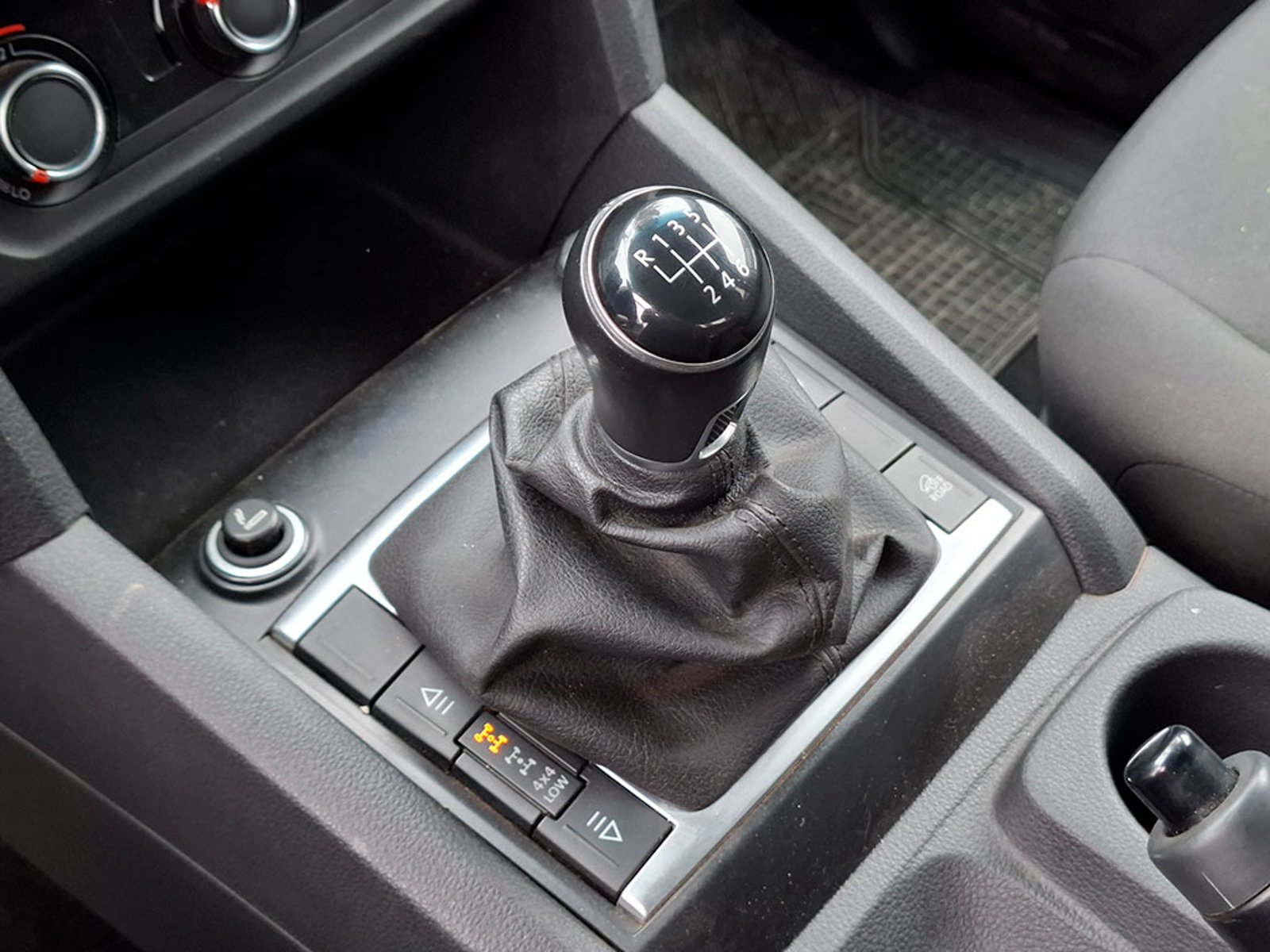 VOLKSWAGEN AMAROK 2.0 TRENDLINE 2023 - Imagen 16 de 20