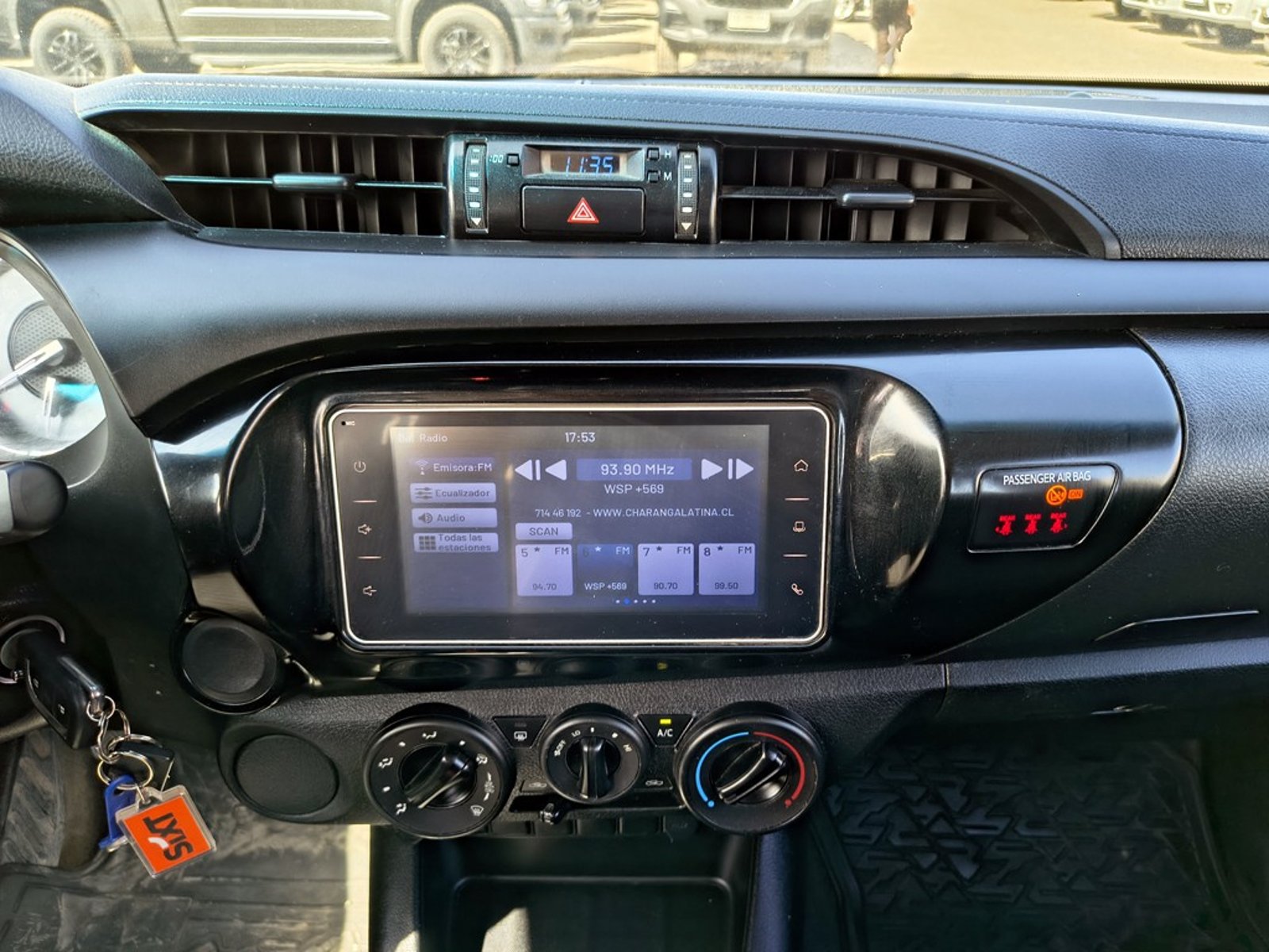 TOYOTA HILUX 2.4 DX 4X2 DIESEL MT 2023 - Imagen 15 de 18
