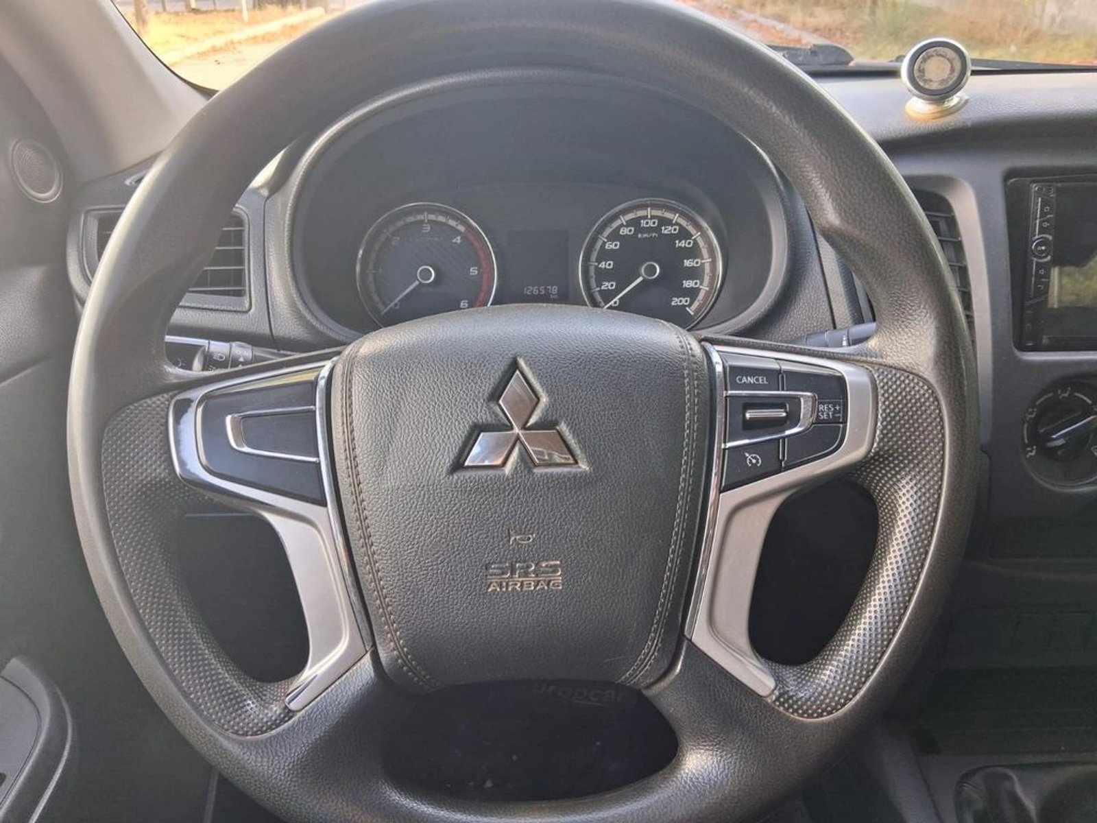 MITSUBISHI L200 KATANA CR 2.4 DC 4x2 2022 - Imagen 8 de 12