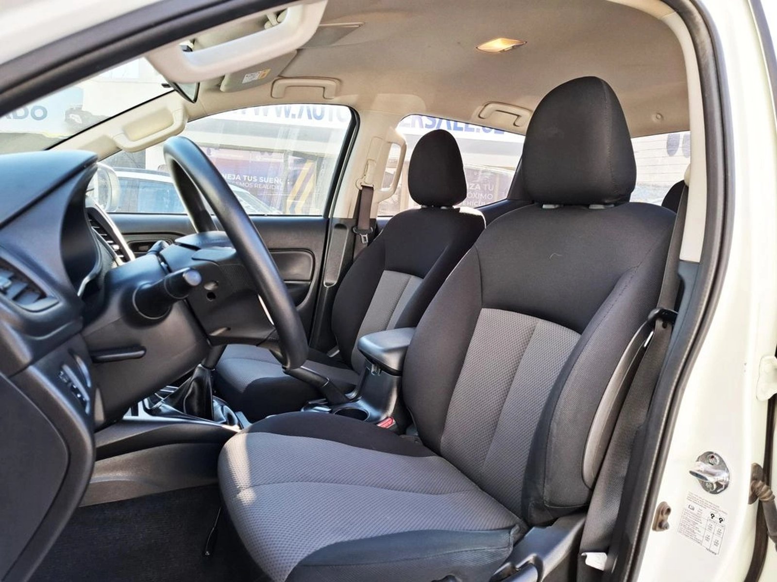 MITSUBISHI L200 2.4 2024 - Imagen 13 de 20