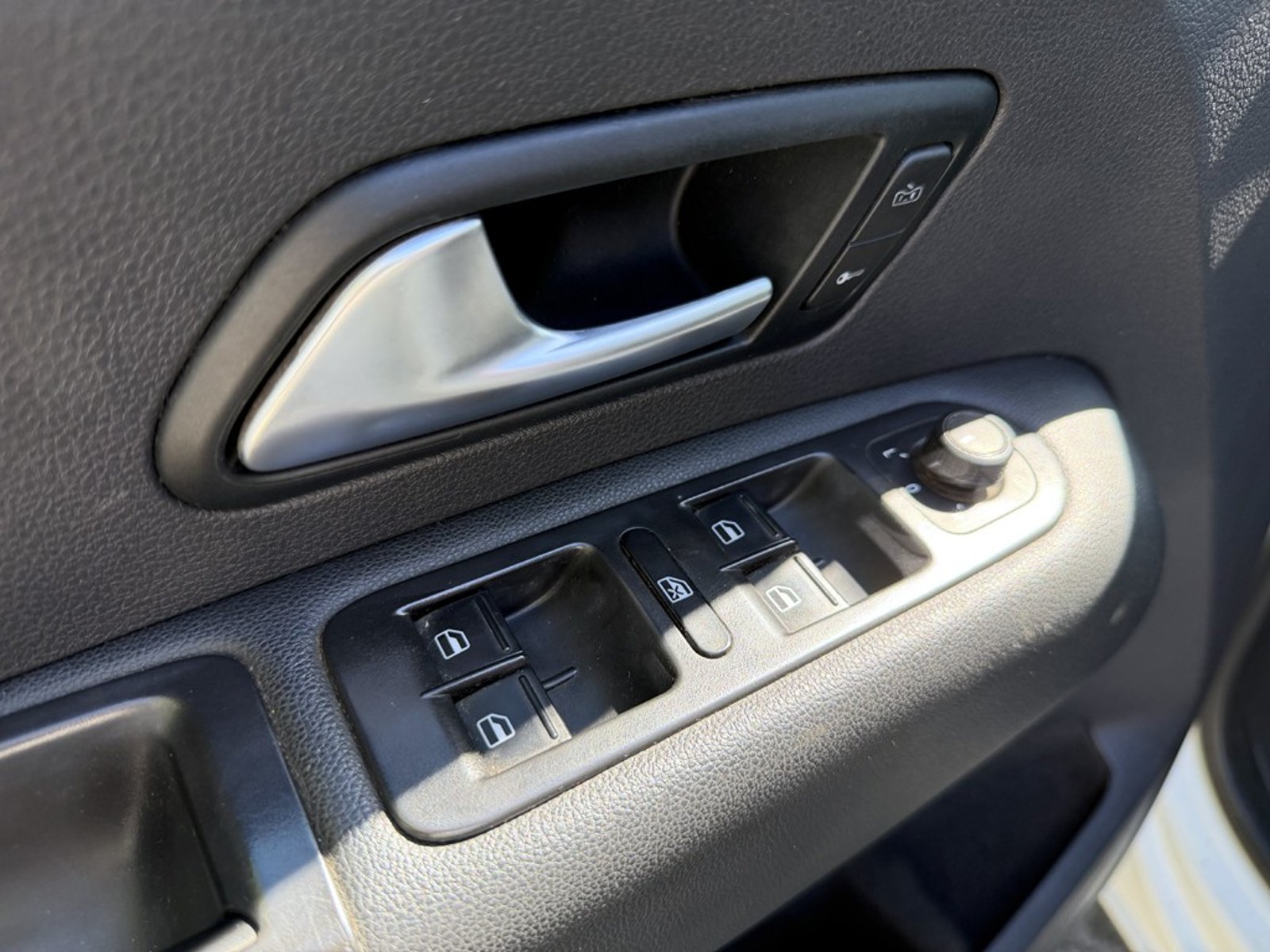 VOLKSWAGEN AMAROK 2.0 COMFORTLINE 2023 - Imagen 10 de 20