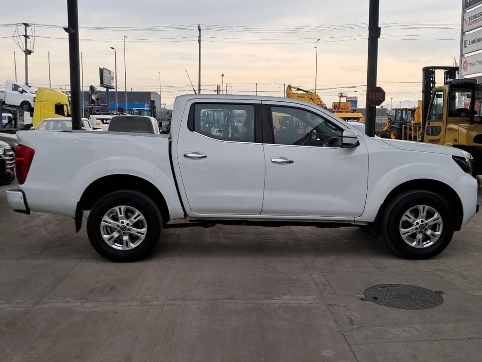 Nissan NAVARA 2.3 XE DC 4X2 MT 2024 - Foto 5 de 20