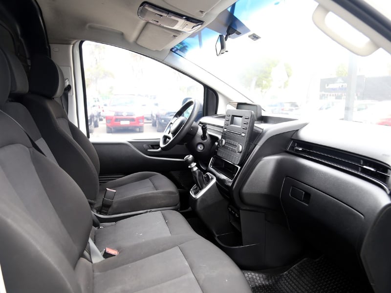 Hyundai STARIA 2.2 6MT CRI 2023 - Imagen 16 de 20
