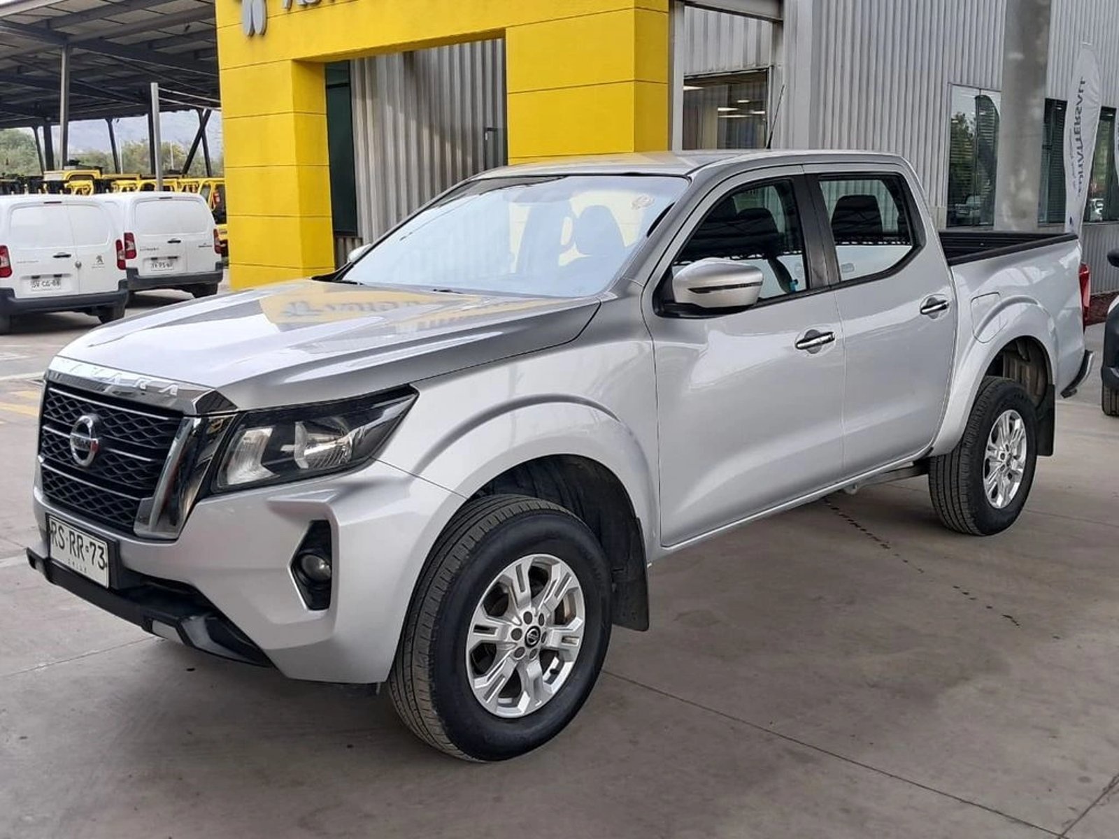 Nissan NAVARA 2.3 XE DC AT 4X4 2022 - Foto 2 de 20