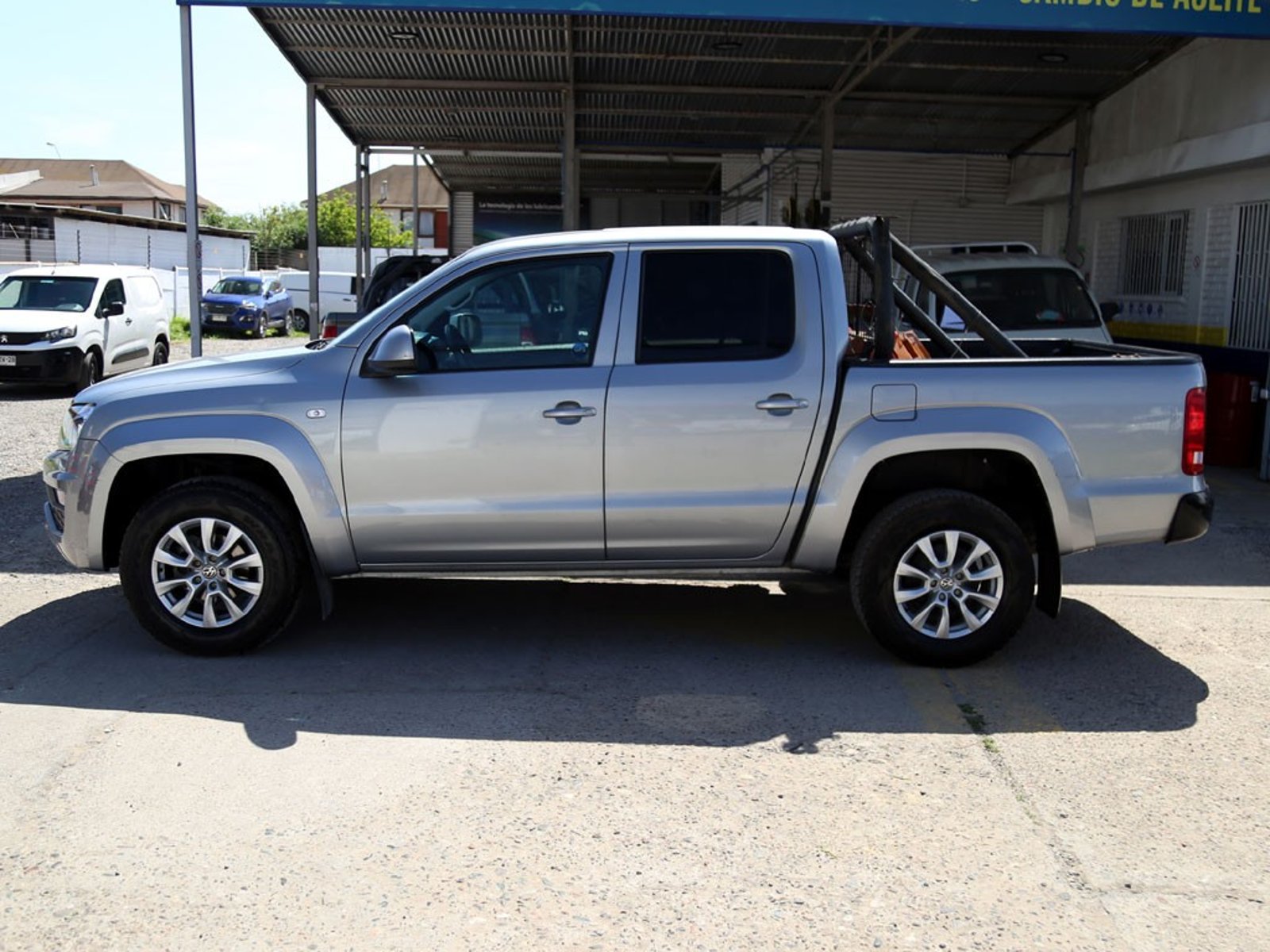 Volkswagen AMAROK 2.0 TRENDLINE DIESEL 4X4 MT 2023 - Foto 5 de 20