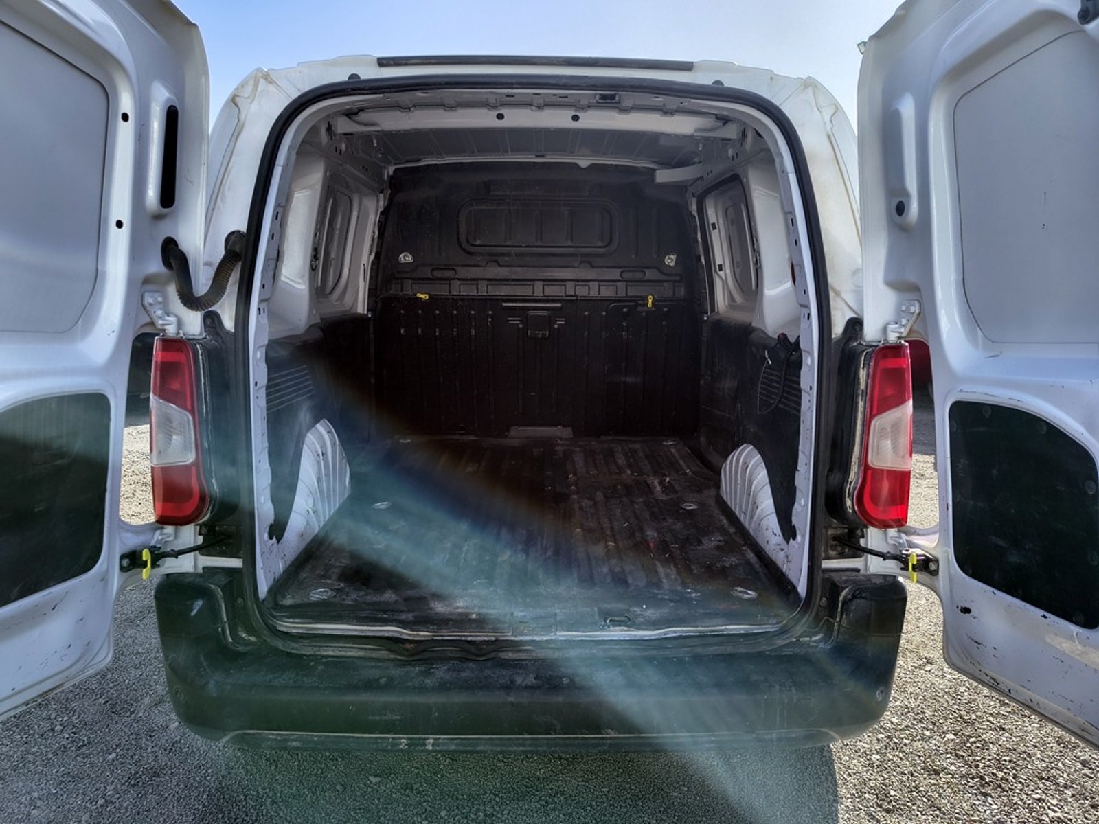 Peugeot PARTNER PARTNER L1 1.5 Diesel 4X2 T/M 2024 - Imagen 15 de 15