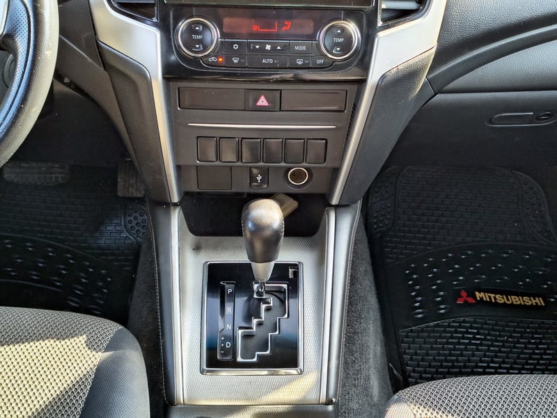 Mitsubishi L200 DAKAR 2.5 Diesel 4x4 T/A 2019 - Imagen 19 de 20