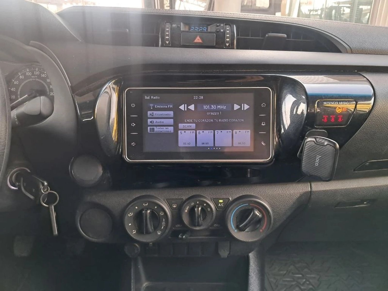 TOYOTA HILUX DX 2.4 4X2 2022 - Imagen 19 de 20