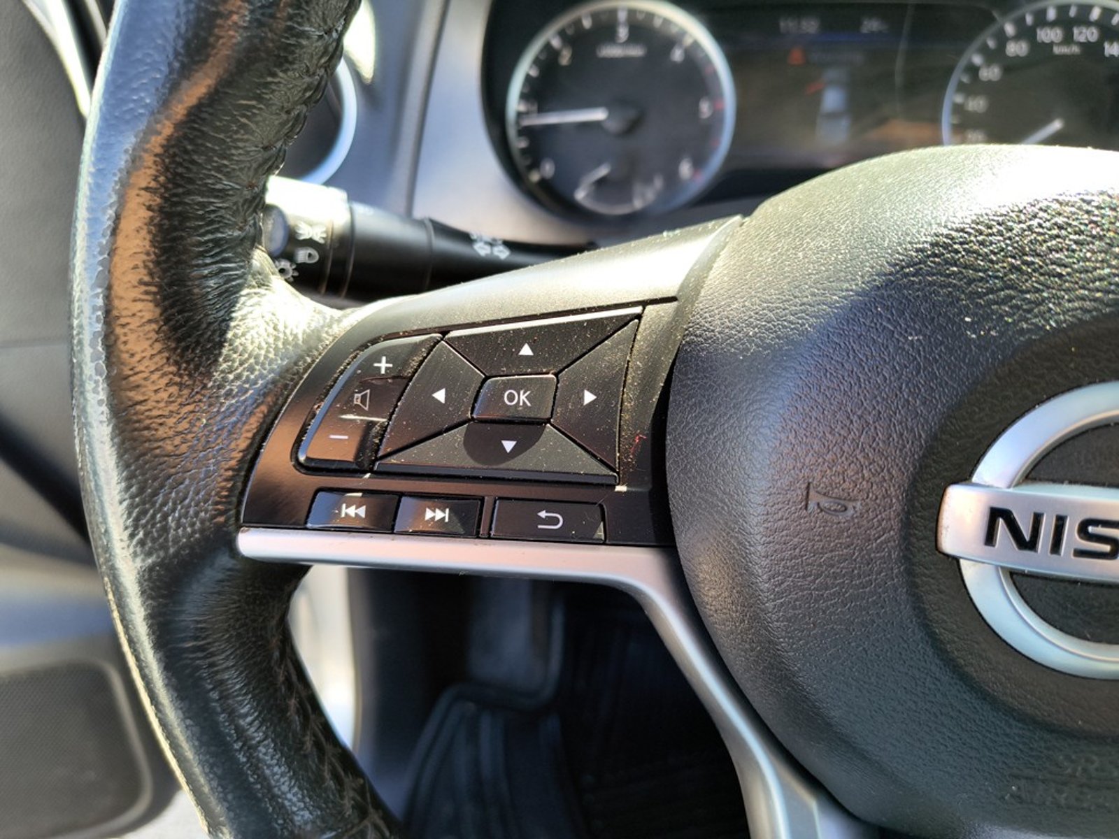 NISSAN NAVARA 2.3 Diesel 4x4 T/A 2023 - Imagen 11 de 18