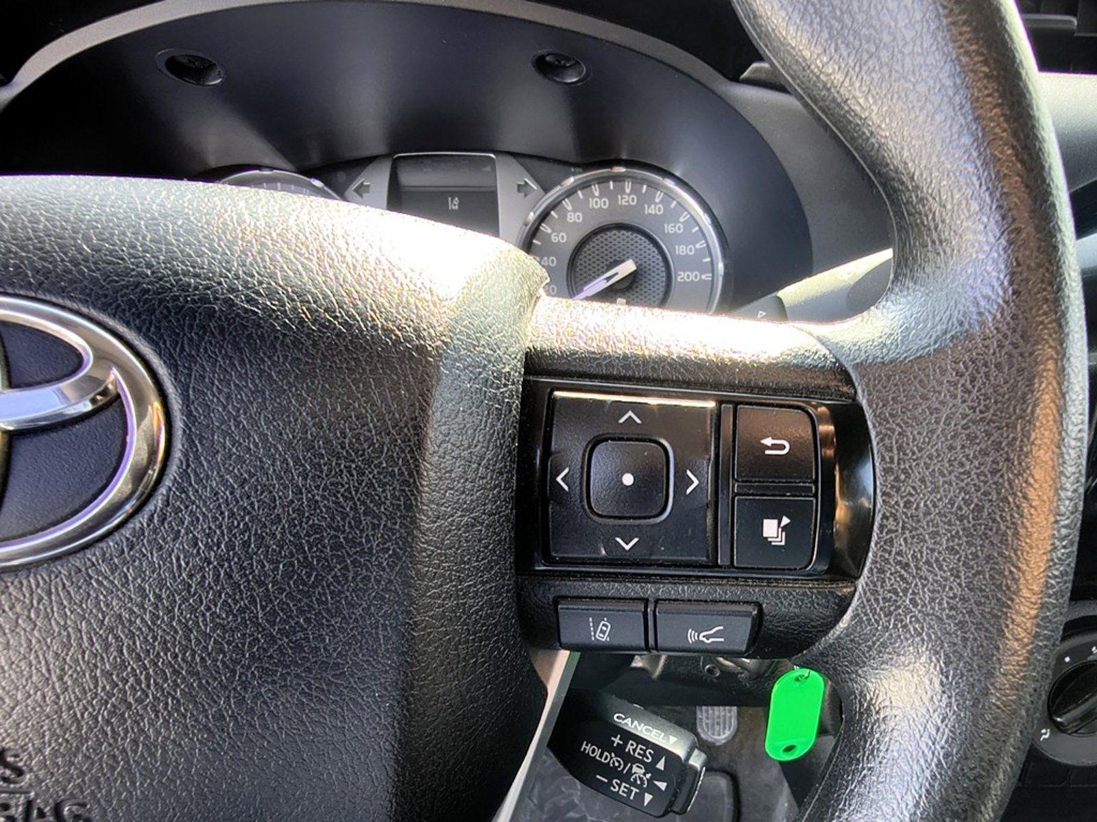 TOYOTA HILUX 2.4 DX DIESEL 4x2 2022 - Imagen 15 de 20