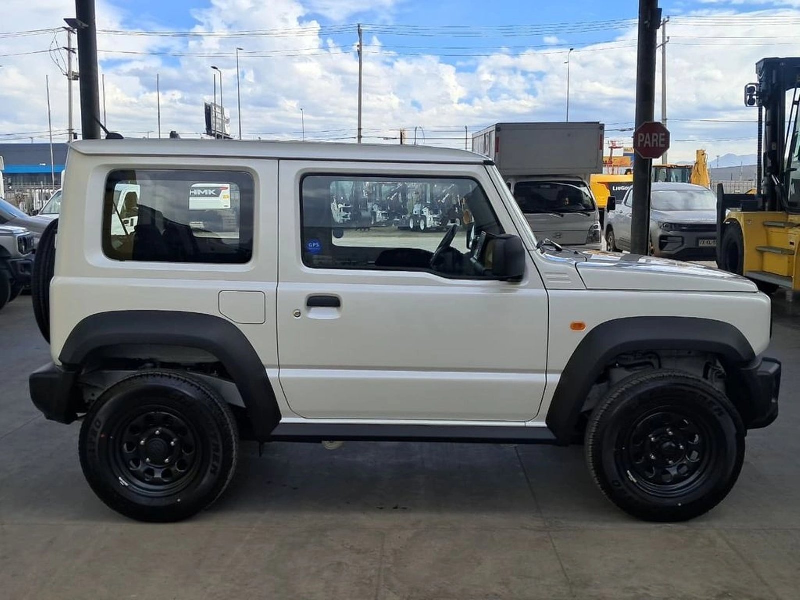 Suzuki JIMNY GL WINCHE MT 4X4 2026 - Foto 5 de 20