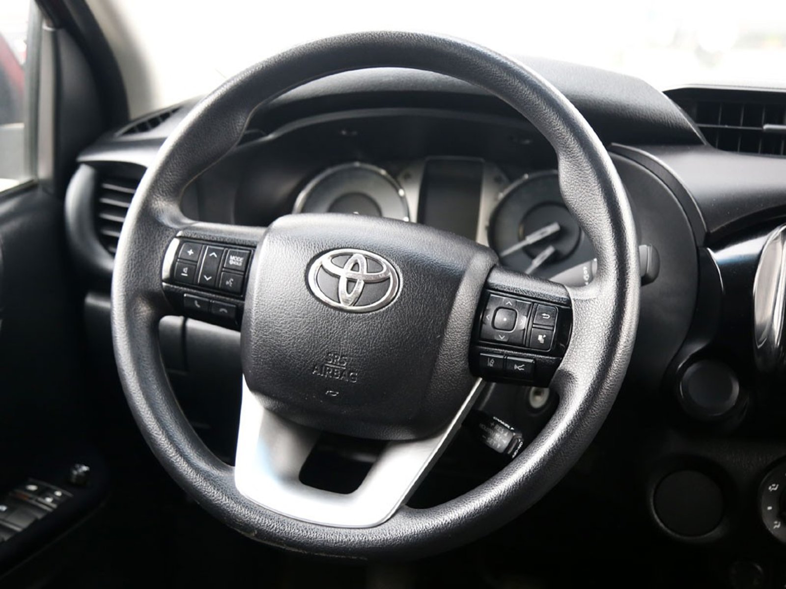 TOYOTA HILUX 2.4 TSS MT 4X2 DIESEL 2024 - Imagen 12 de 17