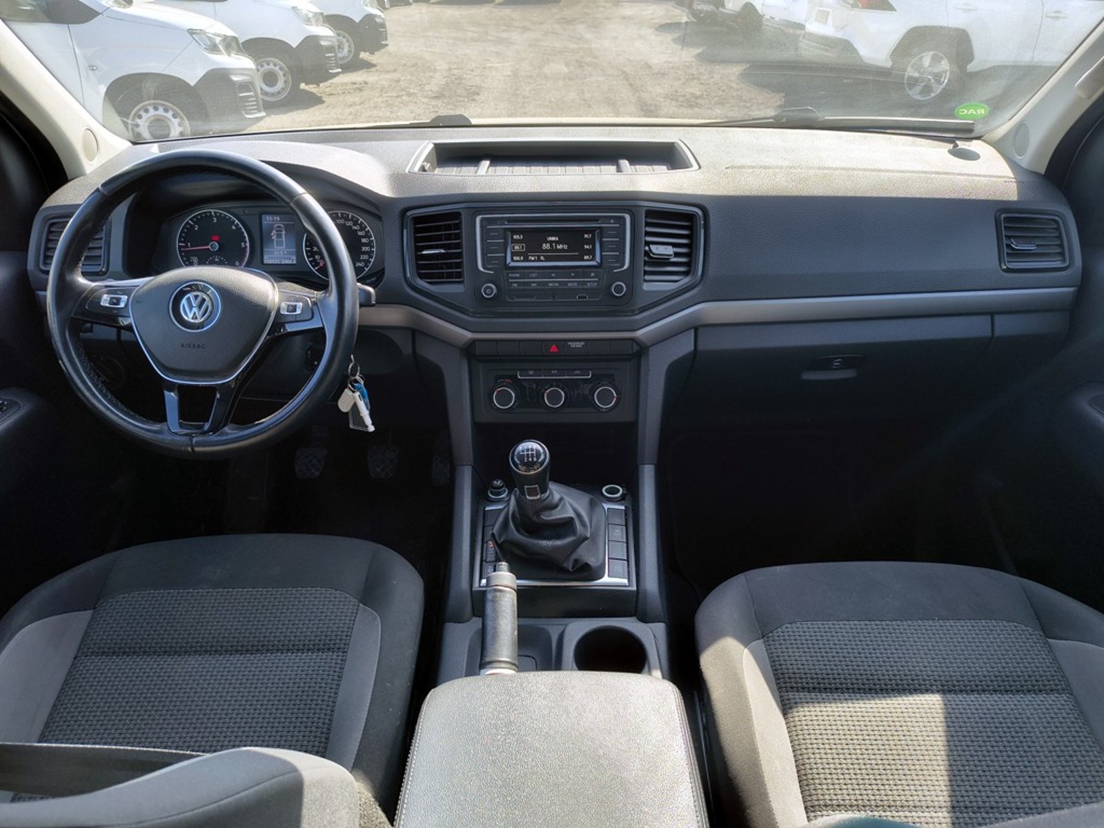 Volkswagen AMAROK AMAROK 2.0 Diesel 4x4 T/M 2023 - Imagen 16 de 20