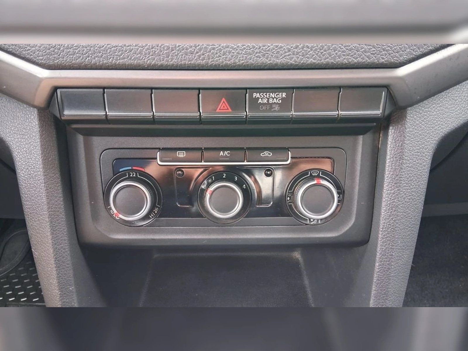 VOLKSWAGEN AMAROK 2.0 TRENDLINE DIESEL 4MOTION 4X4 DOB. CAB. MT 4P 2023 - Imagen 15 de 19