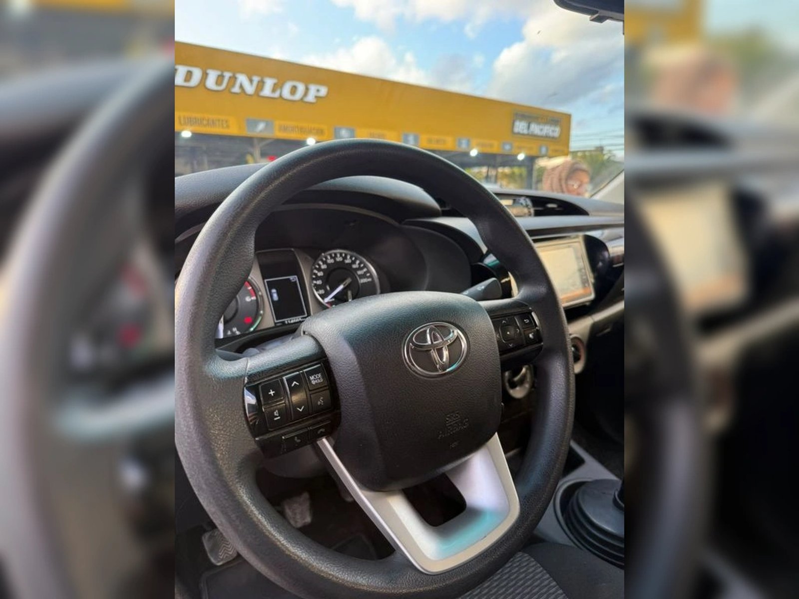 TOYOTA HILUX 2.4 TTS 4X4 MT 2024 - Imagen 11 de 12