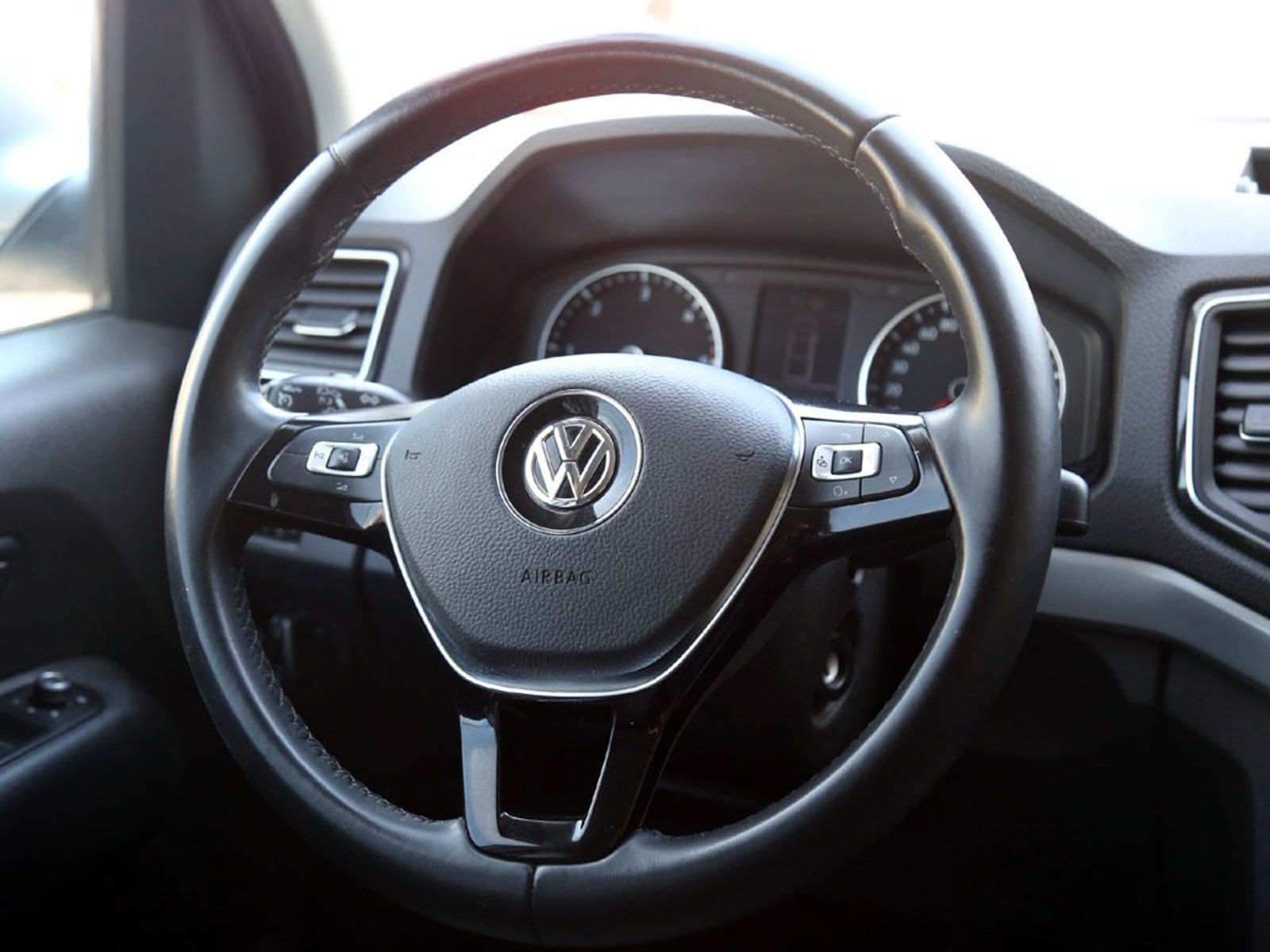 Volkswagen AMAROK 2.0 HIGHLINE DIESEL 4X4 DOB. CAB. AT 4P 2023 - Imagen 13 de 20