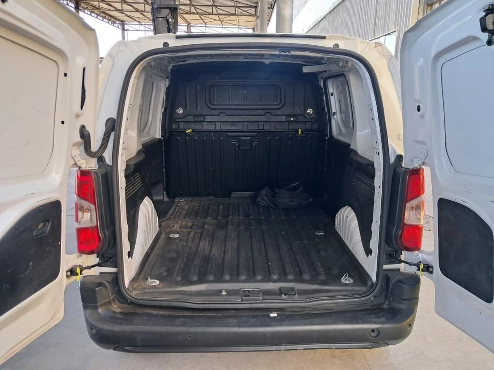 Peugeot PARTNER 1.5 L1 4X2 MT 2025 - Imagen 8 de 20
