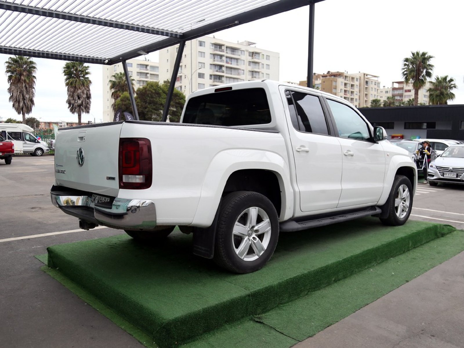 Volkswagen AMAROK HIGHLINE  2.0 AT 4X4 2023 - Imagen 6 de 20